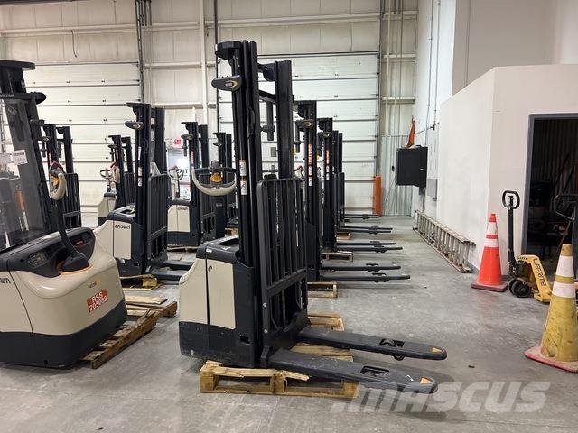 Crown ES 4000 Самохідні електроштабелери