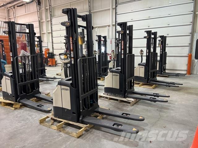 Crown ES 4000 Самохідні електроштабелери