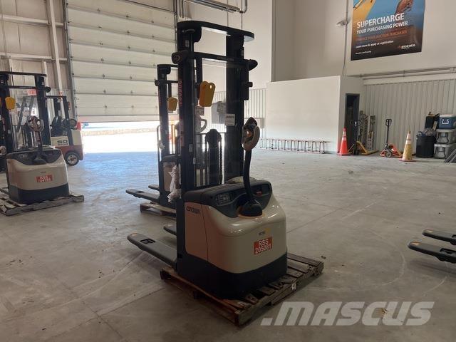 Crown ES 4000 Самохідні електроштабелери