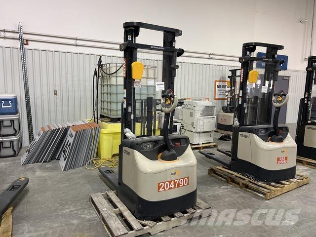 Crown ES 4000 Самохідні електроштабелери