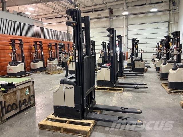 Crown ES 4000 Самохідні електроштабелери