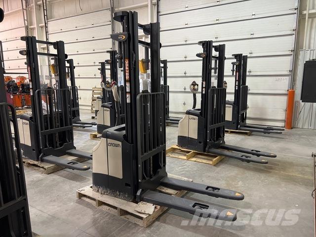 Crown ES 4000 Самохідні електроштабелери