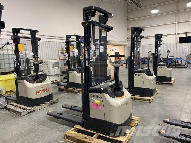 Crown ES 4000 Самохідні електроштабелери