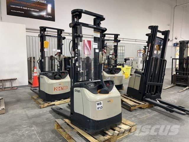 Crown ES 4000 Самохідні електроштабелери