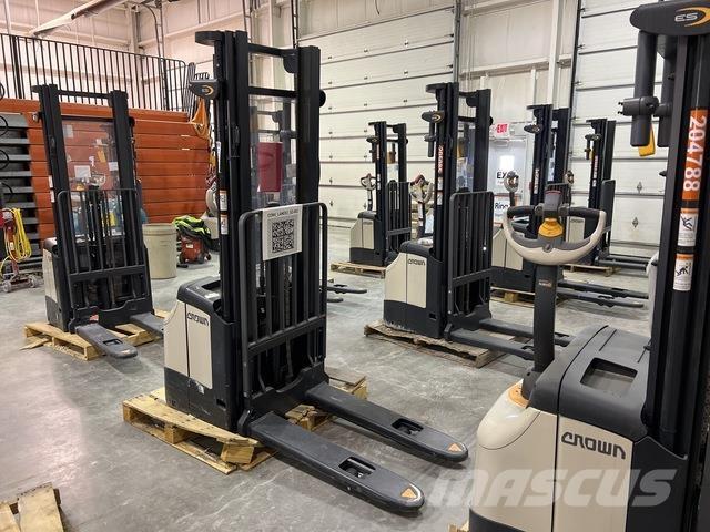 Crown ES 4000 Самохідні електроштабелери