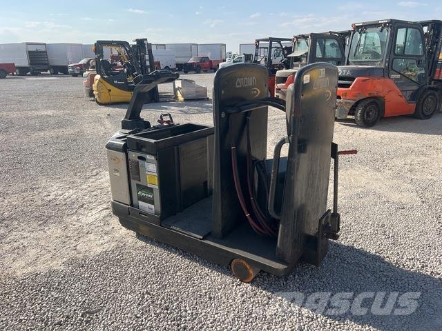 Crown TR4500 Тягачі колісні