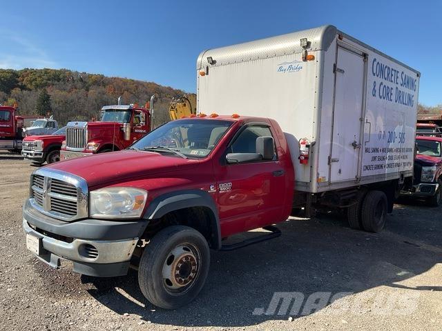 Dodge 5500 Фургони