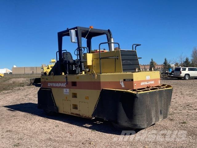 Dynapac CP221 Пневматичні катки