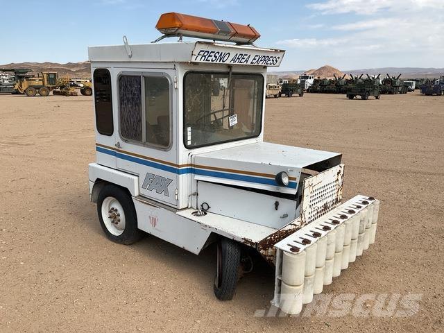  FAX Тягачі колісні