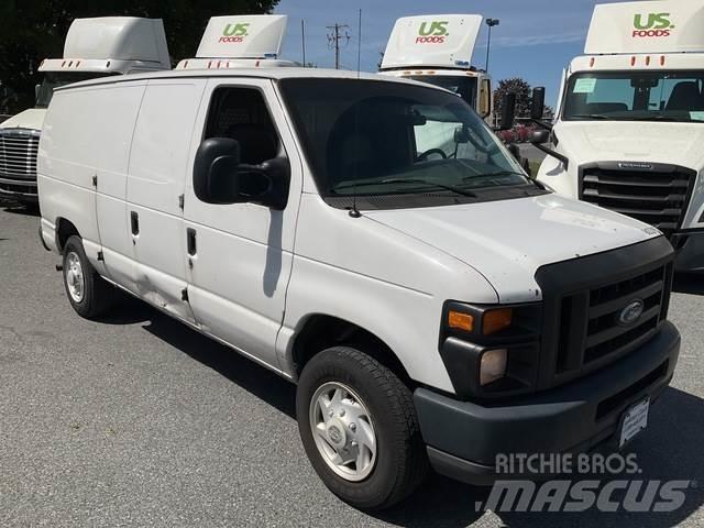 Ford E-150 Панельні фургони