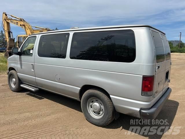 Ford E-150 Автомобілі