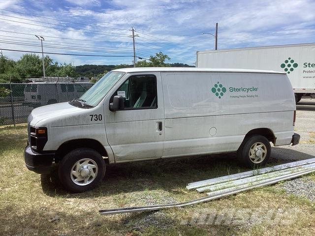 Ford E-150 Панельні фургони
