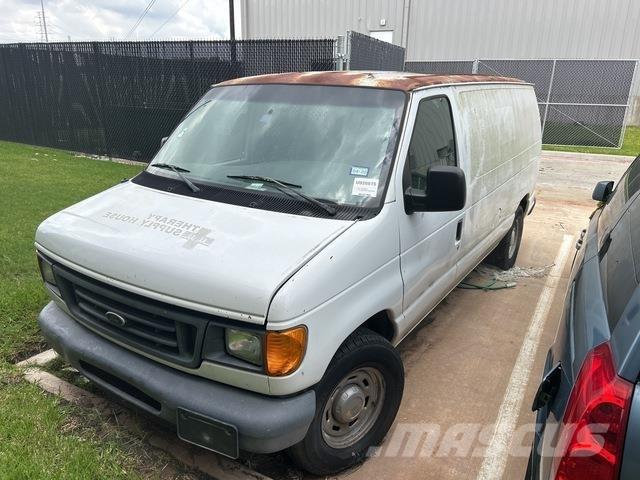 Ford E-150 Панельні фургони