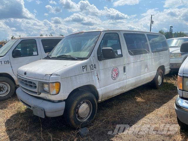 Ford E-150 Автомобілі