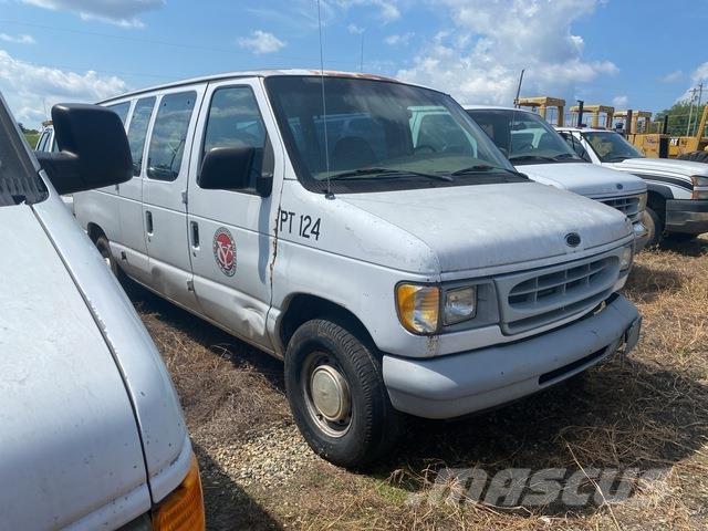 Ford E-150 Автомобілі