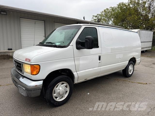 Ford E-150 Панельні фургони