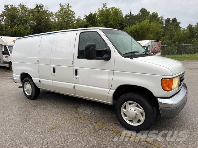 Ford E-150 Панельні фургони