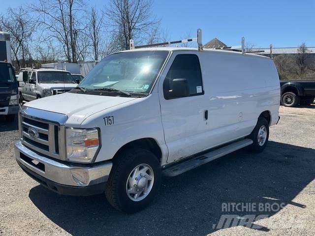 Ford E-250 Панельні фургони