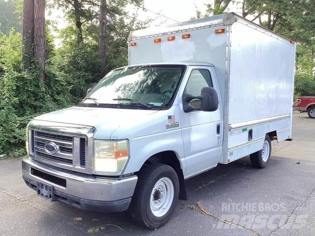 Ford E-250 Панельні фургони
