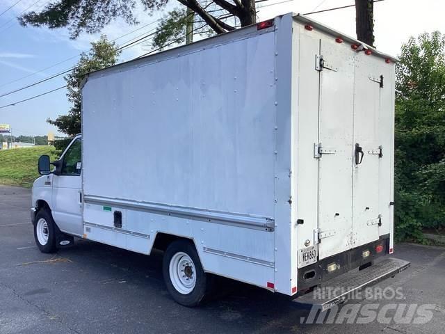 Ford E-250 Панельні фургони