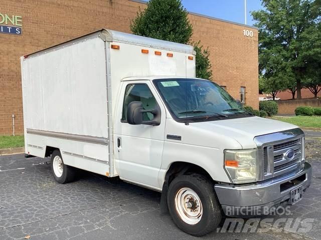 Ford E-250 Панельні фургони