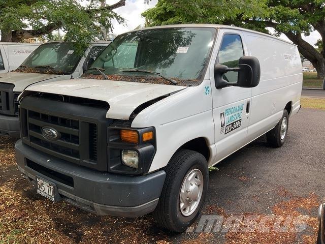 Ford E-250 Панельні фургони