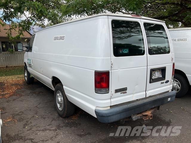 Ford E-250 Панельні фургони
