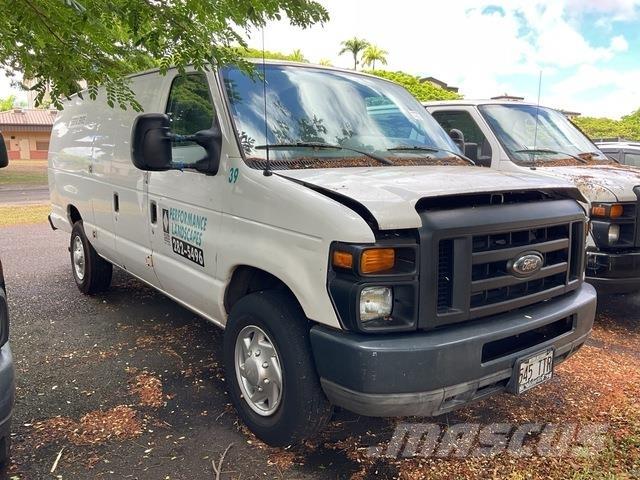 Ford E-250 Панельні фургони