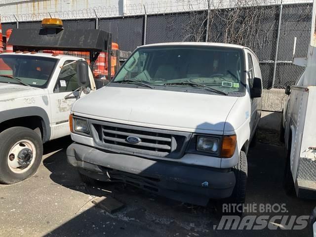 Ford E-350 Панельні фургони