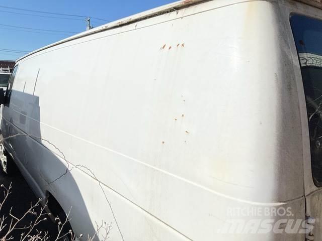 Ford E-350 Панельні фургони