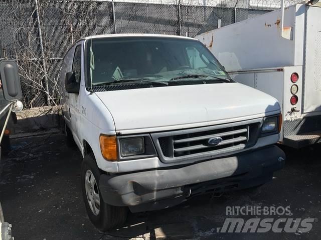 Ford E-350 Панельні фургони