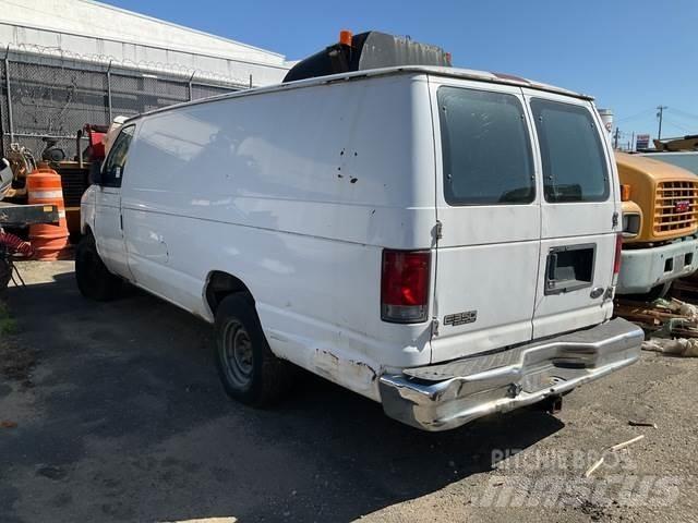 Ford E-350 Панельні фургони