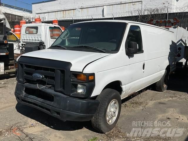 Ford E-350 Панельні фургони