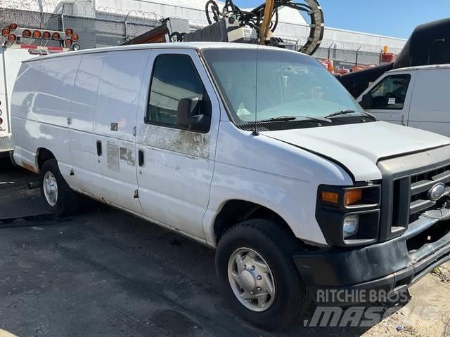 Ford E-350 Панельні фургони