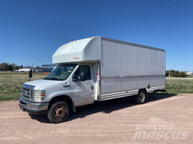 Ford E-350 Панельні фургони