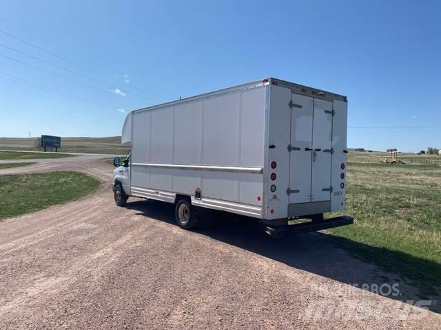 Ford E-350 Панельні фургони