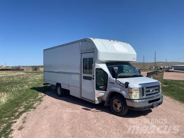 Ford E-350 Панельні фургони