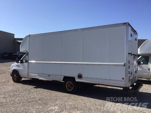 Ford E-350 Панельні фургони