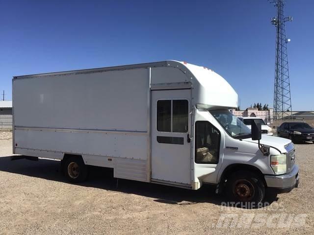Ford E-350 Панельні фургони