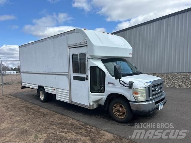 Ford E-350 Панельні фургони