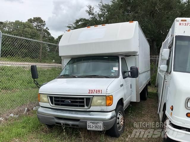Ford E-350 Панельні фургони