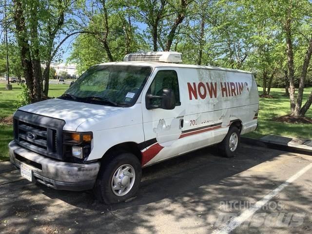 Ford E-350 Панельні фургони