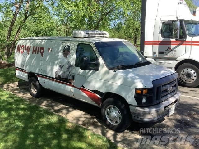 Ford E-350 Панельні фургони