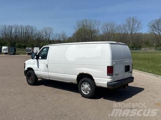 Ford E-350 Панельні фургони