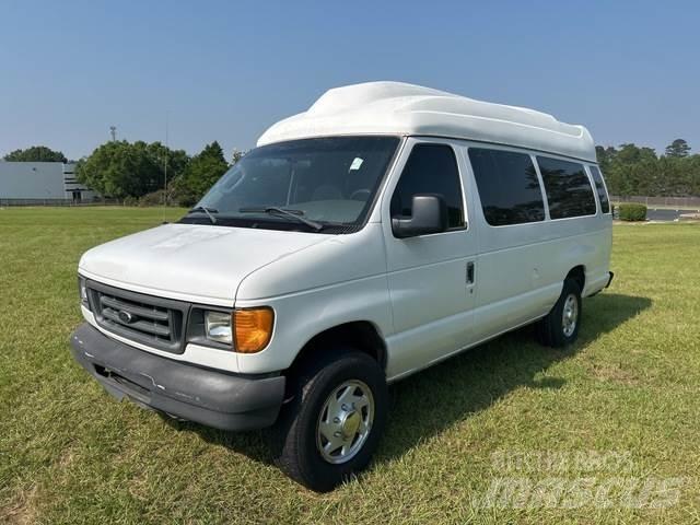 Ford E-350 Автомобілі