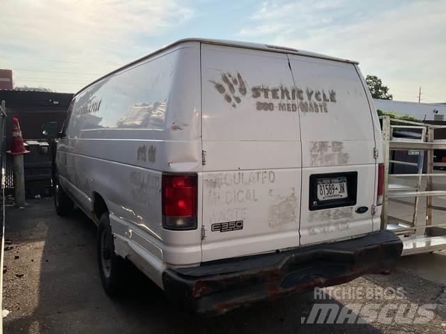 Ford E-350 Панельні фургони
