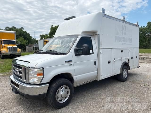 Ford E-350 Панельні фургони