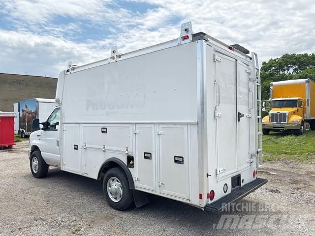Ford E-350 Панельні фургони