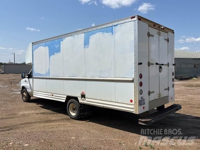 Ford E-350 Фургони