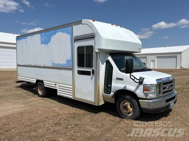 Ford E-350 Фургони